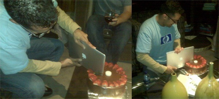 Sood cắt bánh bằng laptop của Apple. Ảnh: EnGadget.
