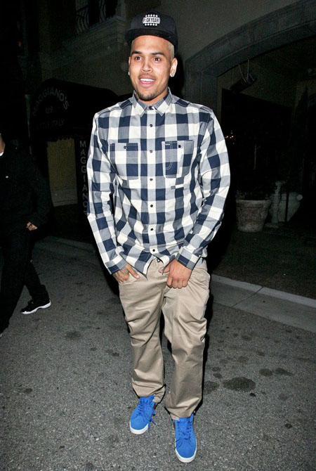 Chris Brown lộ ảnh khỏa thân