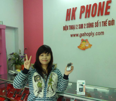HKphone E72k tiếp tục gây sốc với giá cực 'mềm'