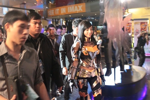 Elly Trần mặc đồ cosplay ở Thái Lan