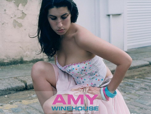 Hình ảnh nữ tính của Amy Winehouse trong album đầu tay có tên 'Frank'.