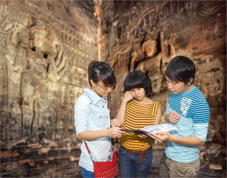 10 bạn may mắn được khám phá Angkor