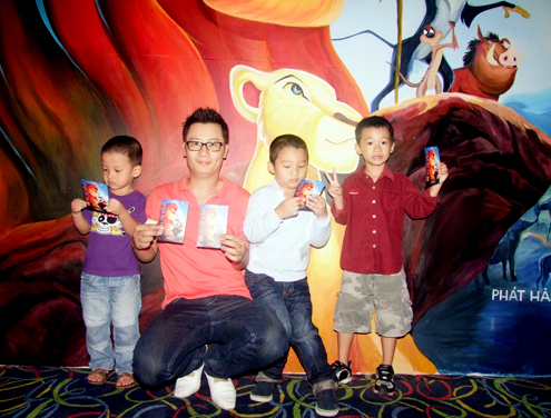 Các chú nhóc rất thích bộ phim nói về sư tử Simba đáng yêu.