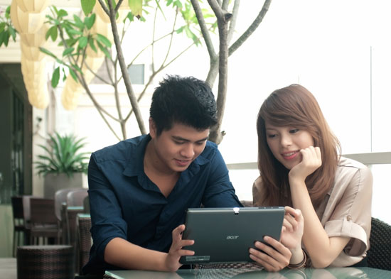 Acer Iconia Tab W501 - tablet 3G kèm bàn phím