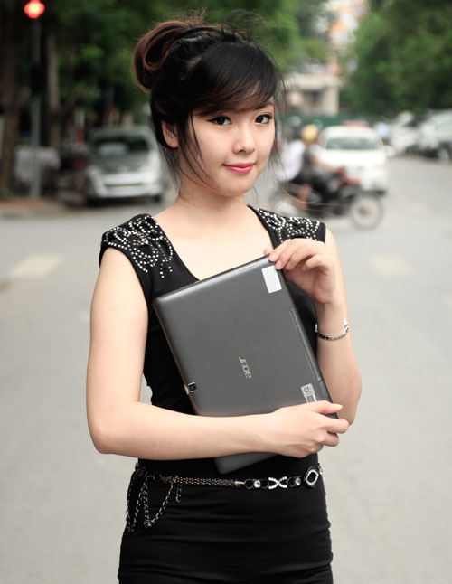 Acer Iconia Tab W501 - tablet 3G kèm bàn phím