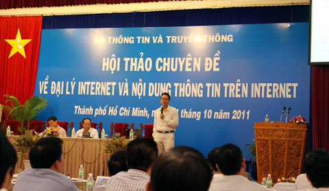Các doanh nghiệp phát biểu trong buổi lấy ý kiến về dự thảo quản lý trực tuyến mới tại TP HCM. Ảnh: Quốc Huy.