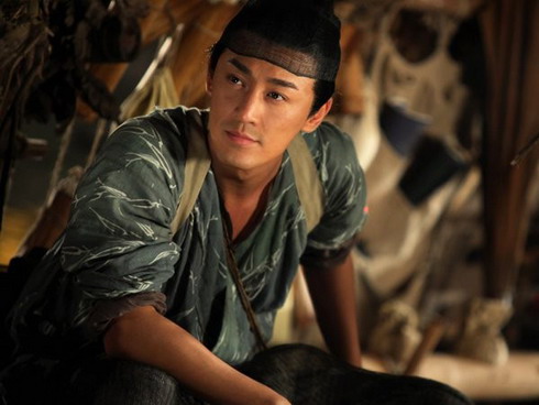 Lâm Phong vào vai anh chàng thư sinh Hứa Tiên đem lòng yêu Bạch Xà. Ảnh: Huayi.