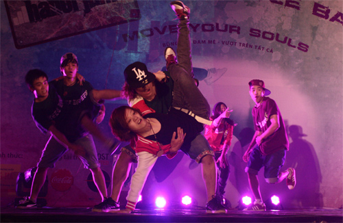 Nhóm nhảy đất Cảng gât bất ngờ tại đêm hiphop ở Hà thành