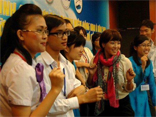 Sinh viên thử tài nhảy sạp đại biểu tàu Đông Nam Á