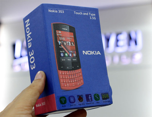 'Mở hộp' Nokia Asha 303 'chạm và bấm' giá rẻ ở VN