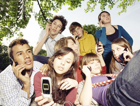 Điện thoại di động làm thay đổi cuộc sống giới trẻ