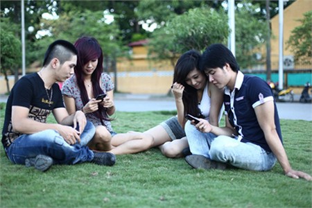 Điện thoại di động làm thay đổi cuộc sống giới trẻ