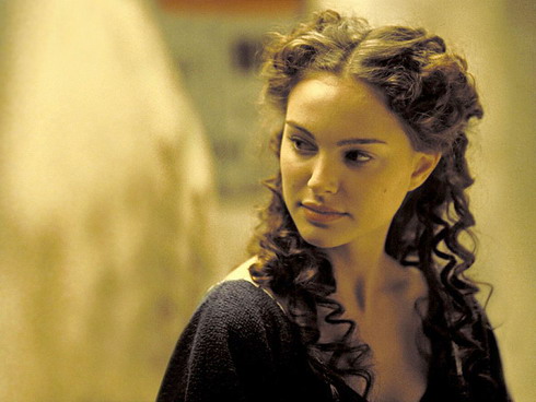 Natalie Portman đóng vai nữ hoàng Amidala trong