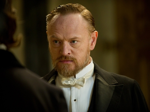 Nam diễn viên Jared Harris vào vai giáo sư Moriarty - đối thủ nguy hiểm nhất của Sherlock Holmes trong truyện. Ảnh: Warner Bros.